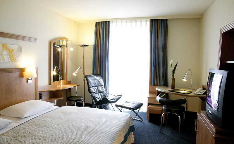 Hotel Nh Hamburg Horner Rennbahn Exterior foto